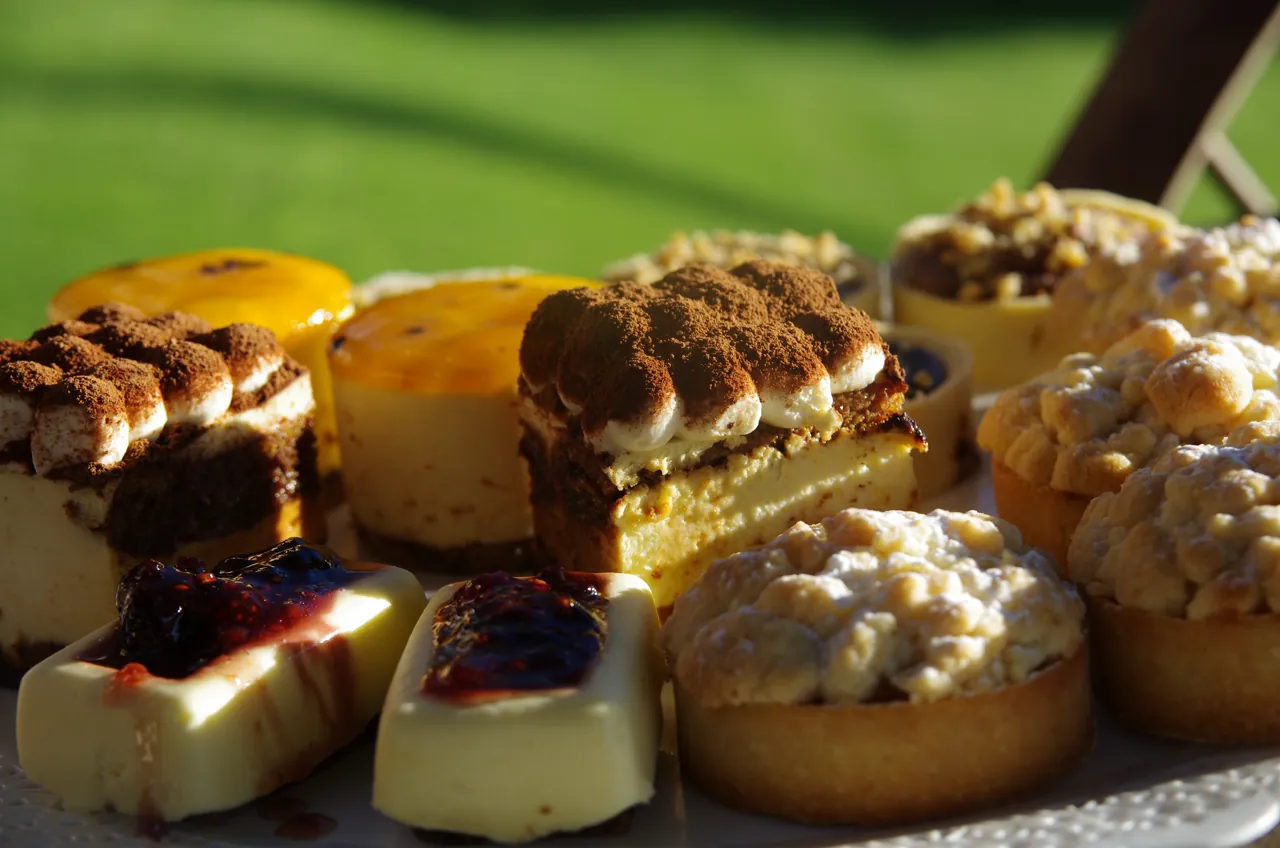 Petit fours y mini postres de la mesa dulce
